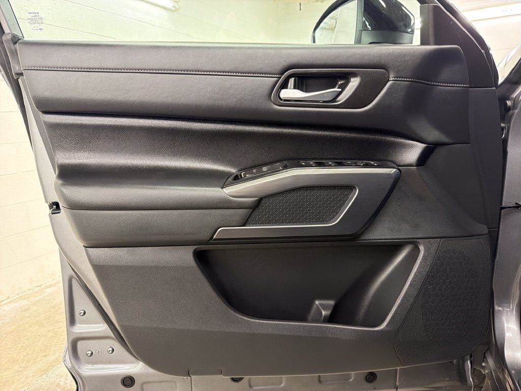 Used 2026 Nissan Pathfinder SL FWD image 16