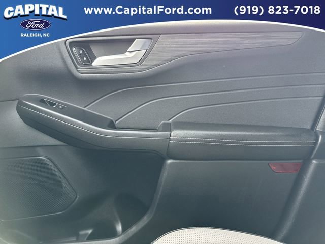 Certified 2025 Ford Escape Platinum w/ Premium Technology Package image 27