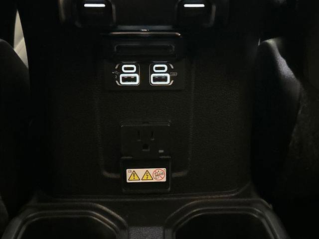 Used 2018 Jeep Wrangler Unlimited Sahara image 31