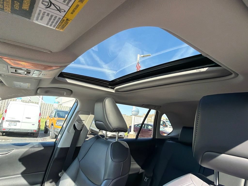 Used 2019 Toyota RAV4 XLE Premium w/ Cold Weather Package AWD/4WD image 30