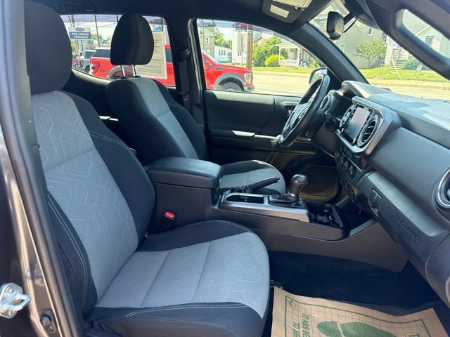 Used 2021 Toyota Tacoma TRD Sport w/ Technology Package AWD/4WD image 31