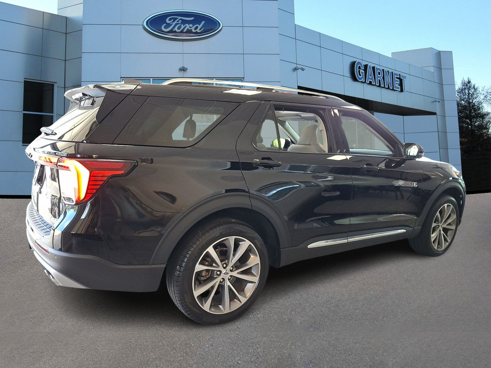 Certified 2025 Ford Explorer Platinum w/ Ultimate Package AWD/4WD image 10
