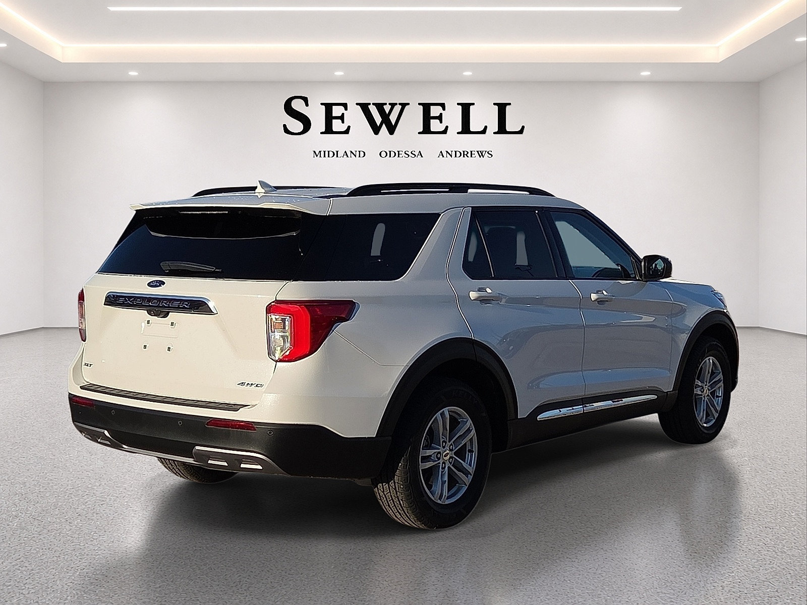 Certified 2022 Ford Explorer XLT w/ Equipment Group 202A AWD/4WD image 4