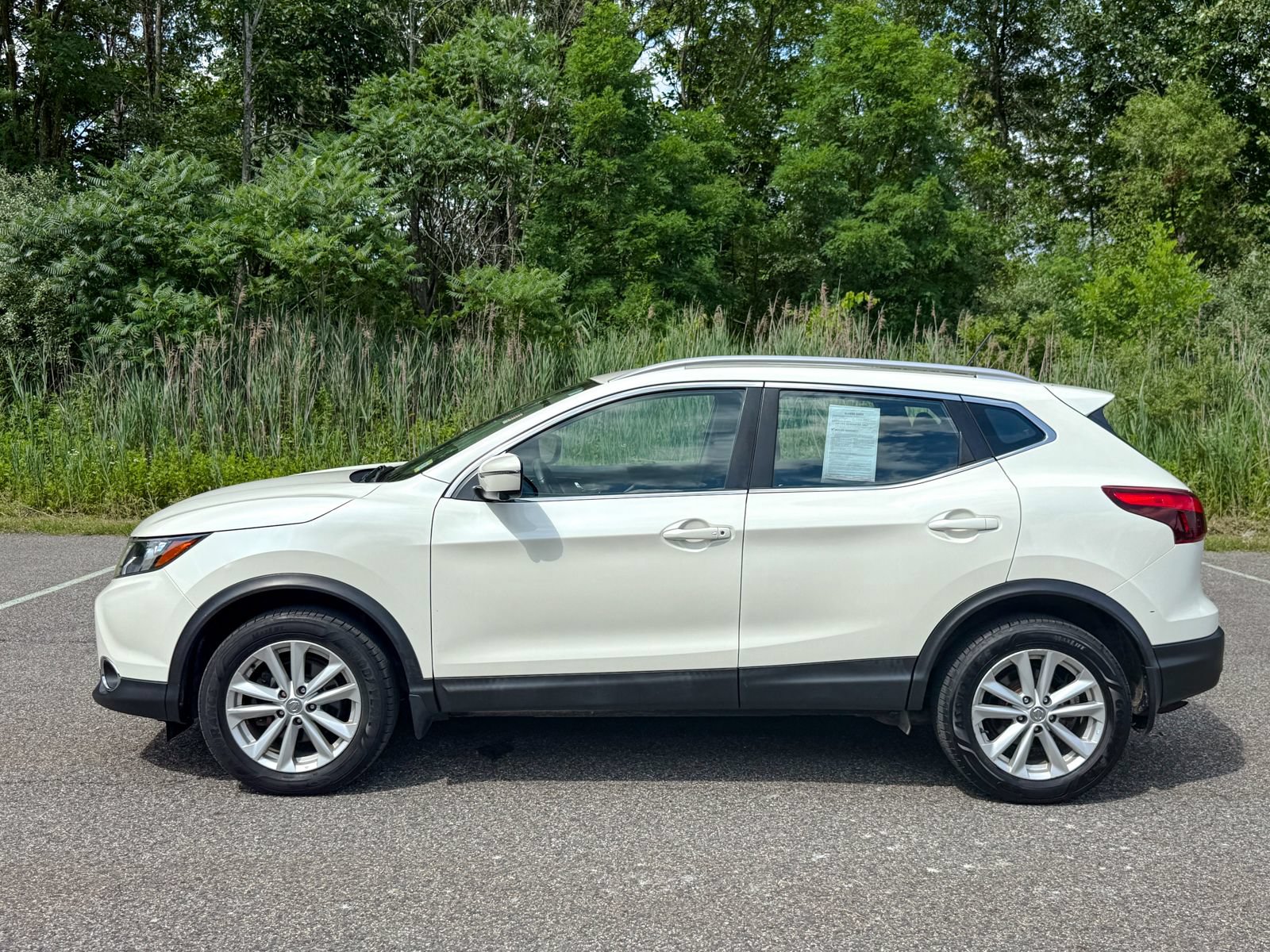 Used 2017 Nissan Rogue Sport SV w/ SV Premium Package AWD/4WD image 8