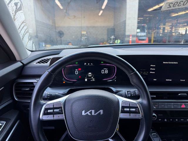 Used 2025 Kia Telluride S FWD image 5