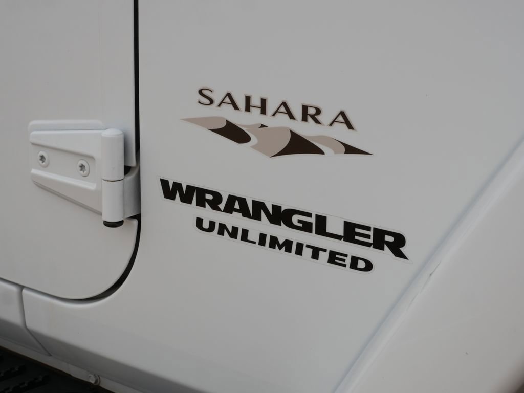 Used 2017 Jeep Wrangler Unlimited Sahara AWD/4WD image 10