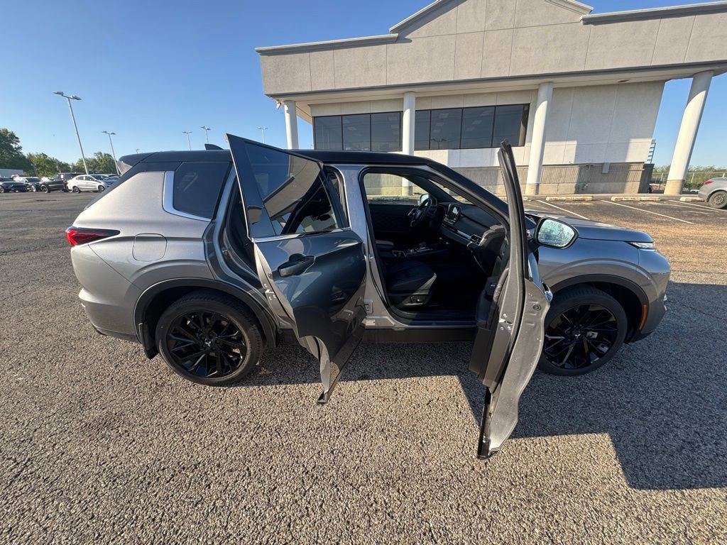 Used 2023 Mitsubishi Outlander SEL Black Edition image 8