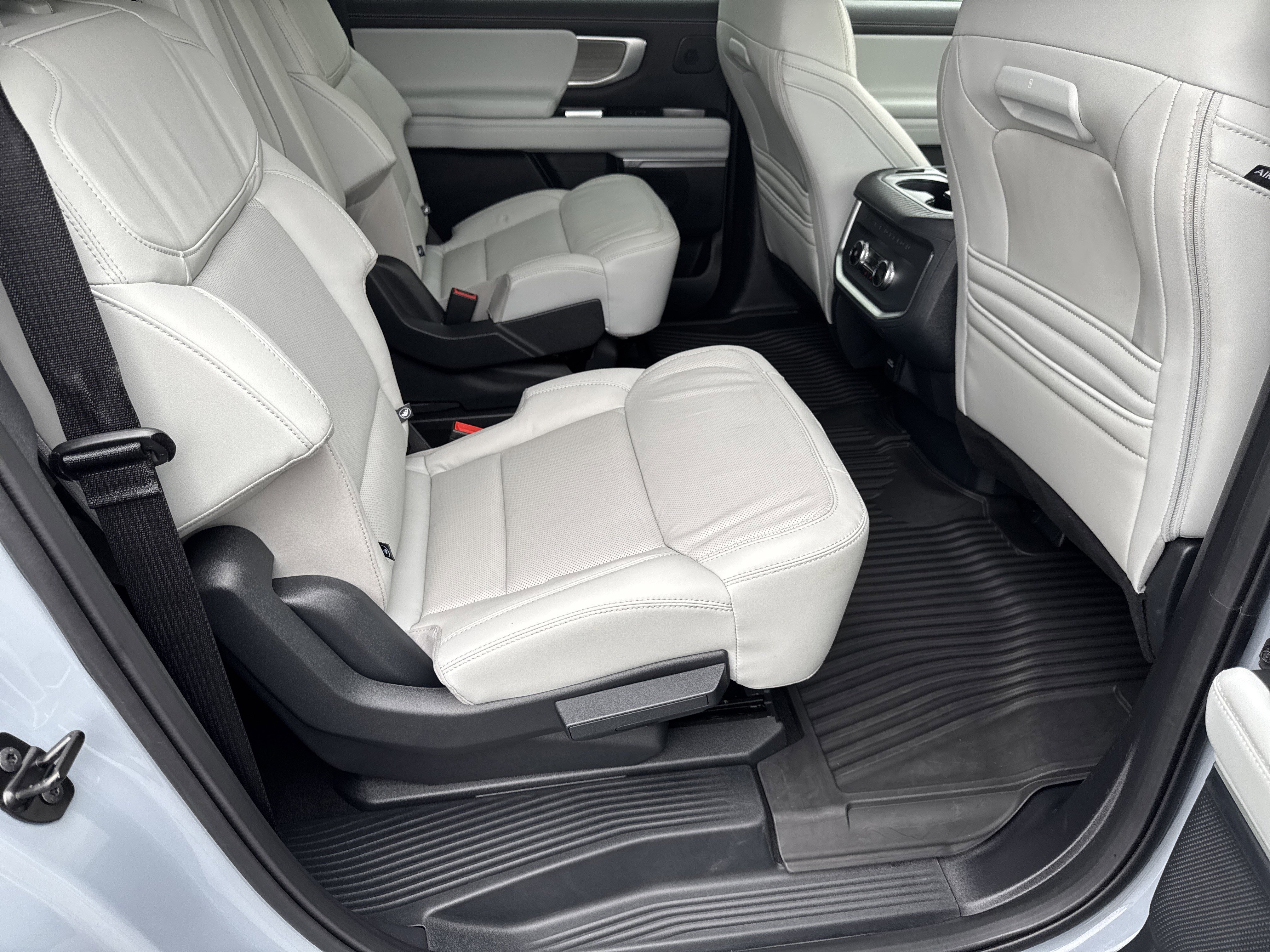 Certified 2025 Ford Expedition Max Platinum w/ Driver's Package image 15