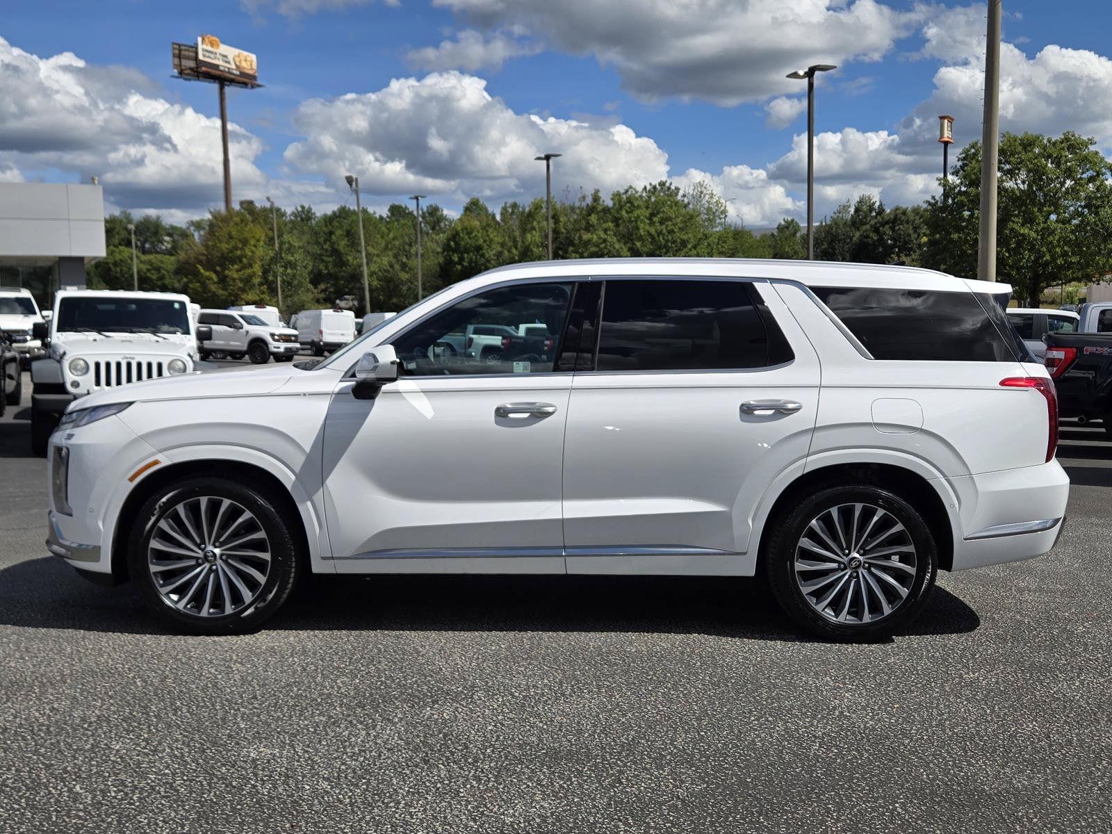 Used 2025 Hyundai Palisade Calligraphy FWD image 13
