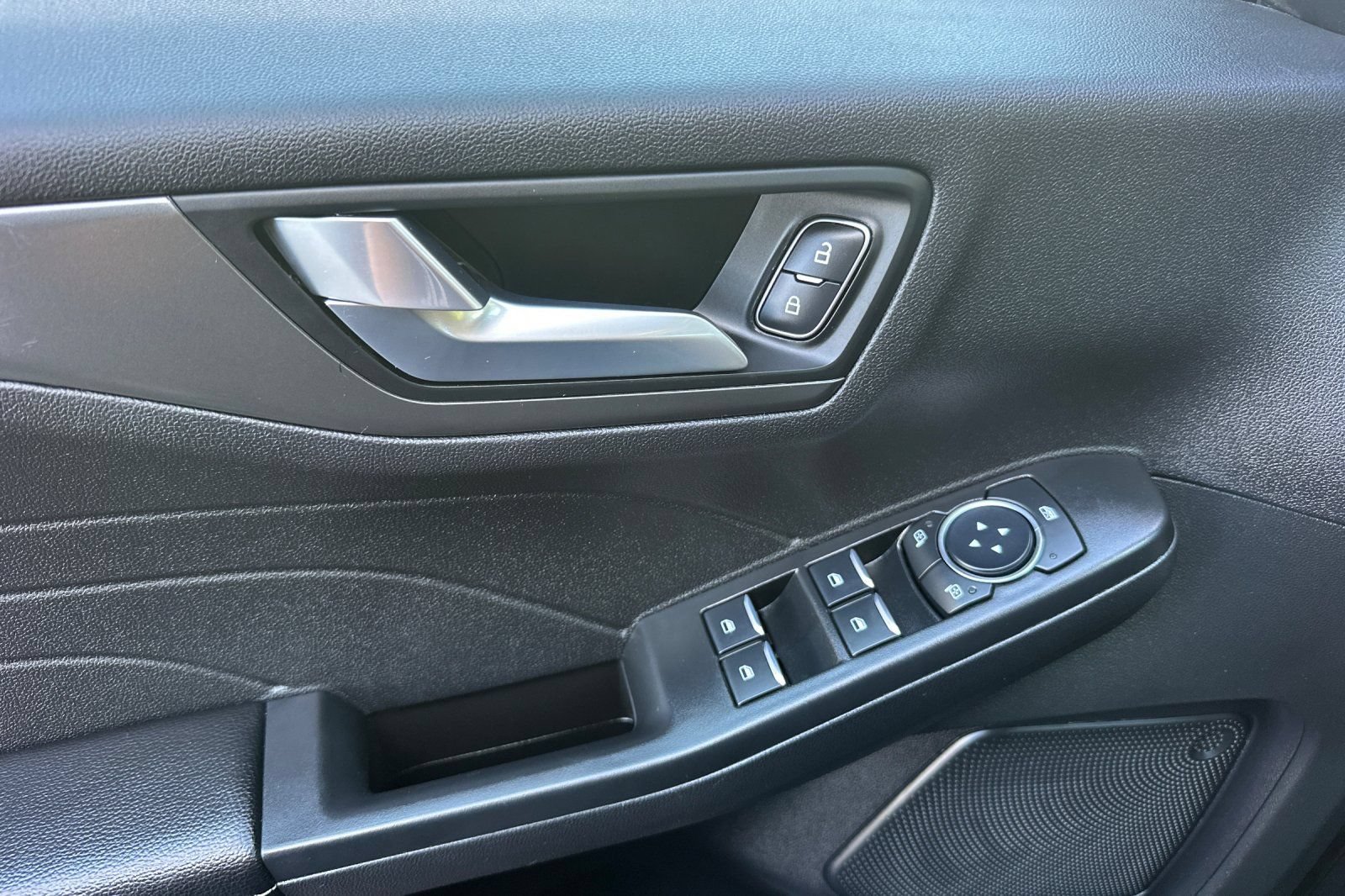 Certified 2025 Ford Escape SE FWD image 11