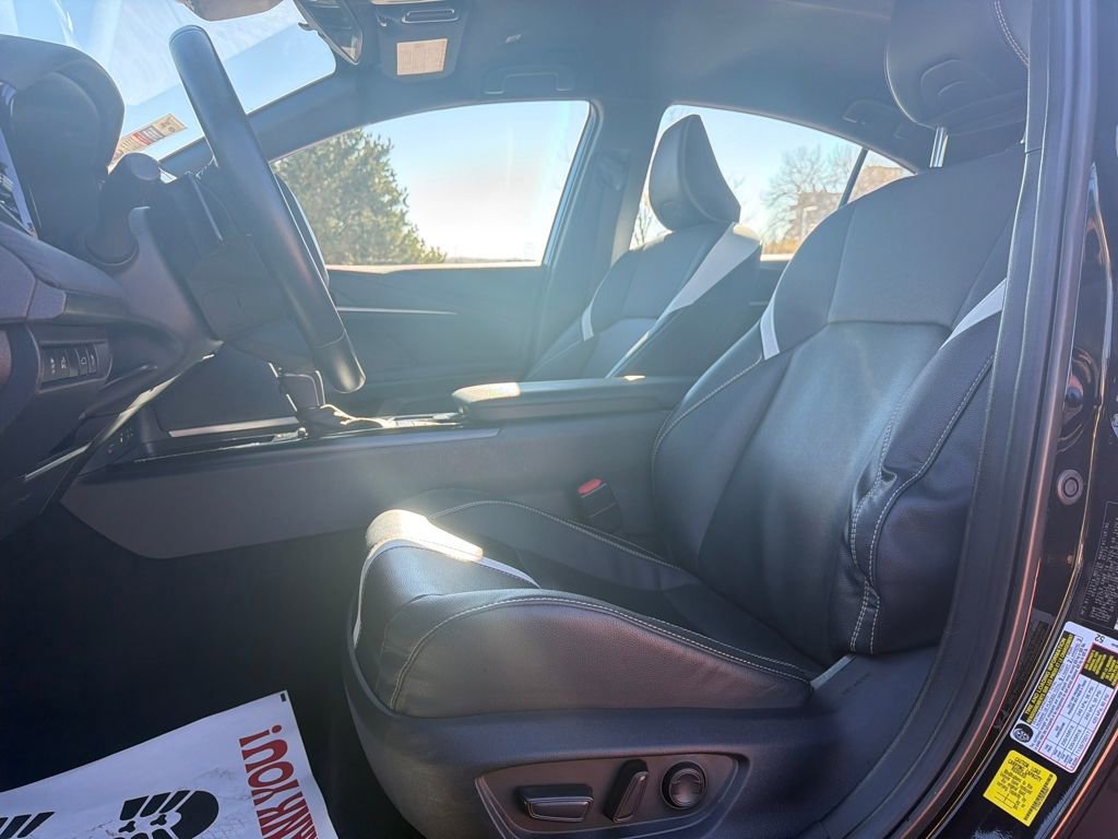 Used 2025 Toyota Camry SE FWD image 11