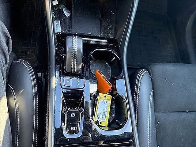 Used 2022 Volvo XC40 T5 R-Design w/ Advanced Package image 32