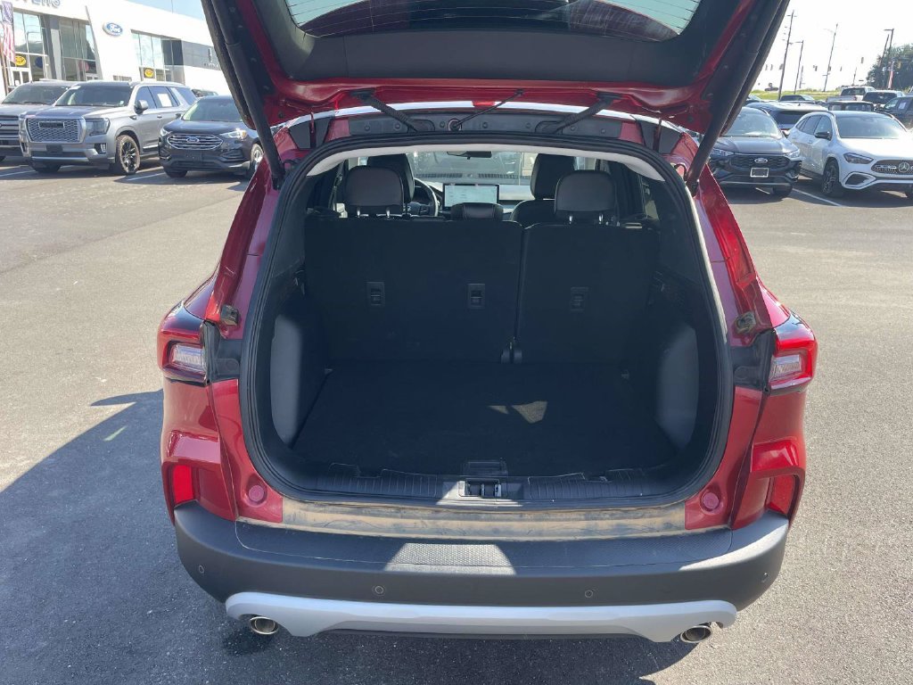 Certified 2025 Ford Escape SE FWD image 10