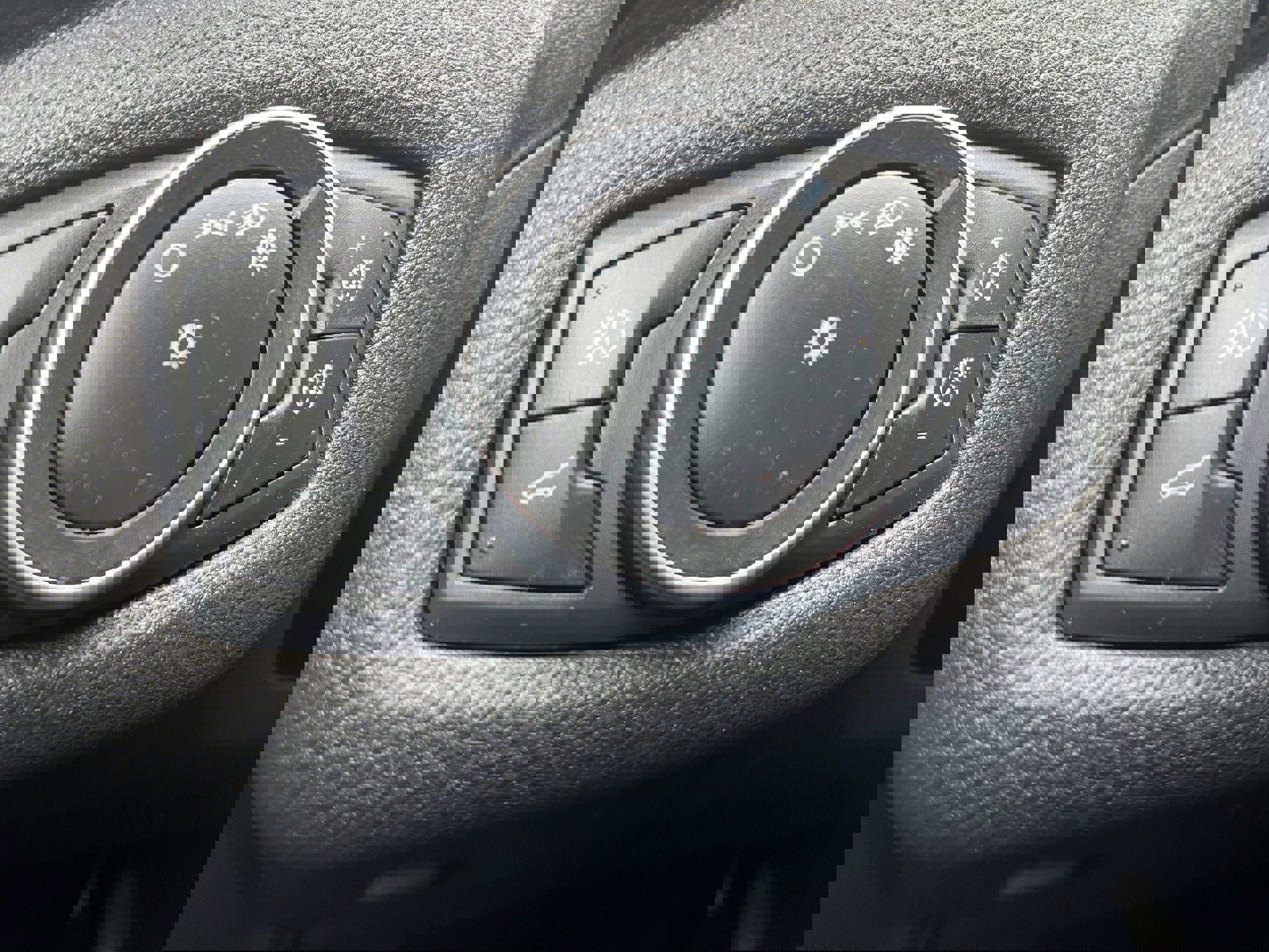 Certified 2018 Ford Escape SE w/ Ford Safe & Smart Package image 23