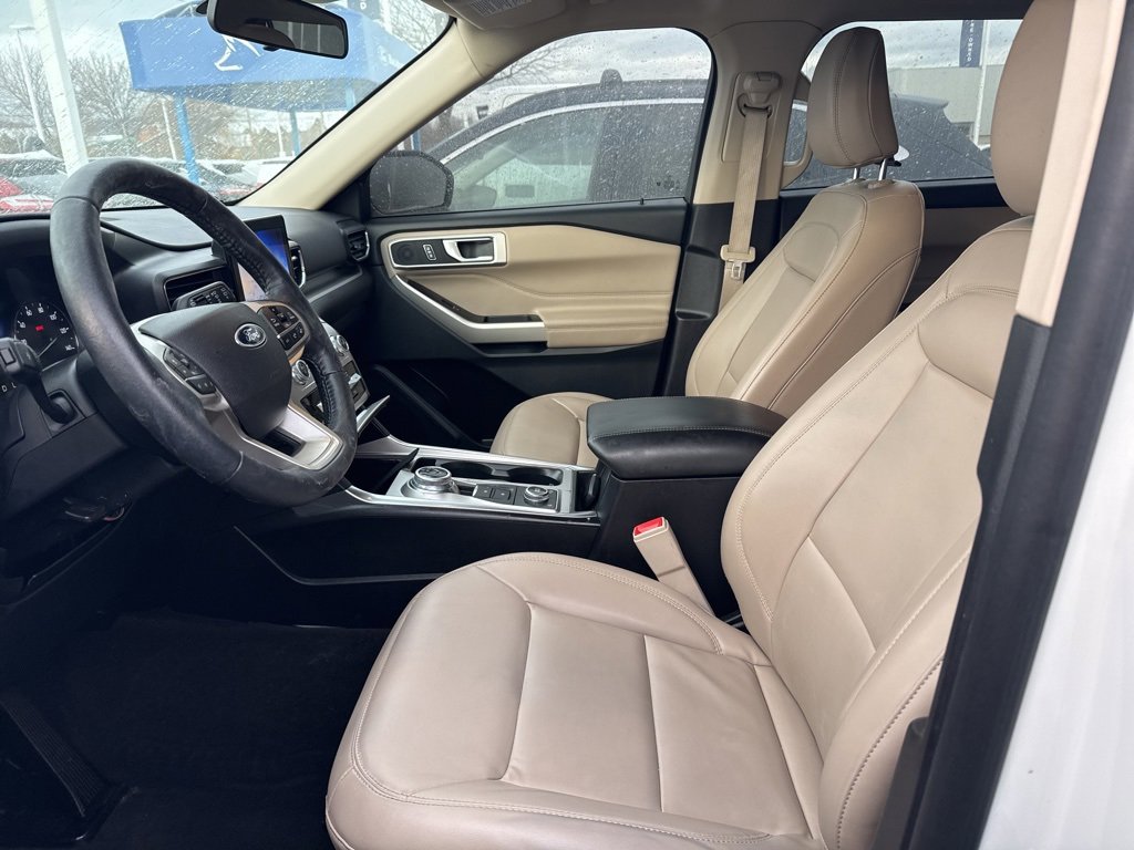 Certified 2022 Ford Explorer XLT w/ Equipment Group 202A image 8