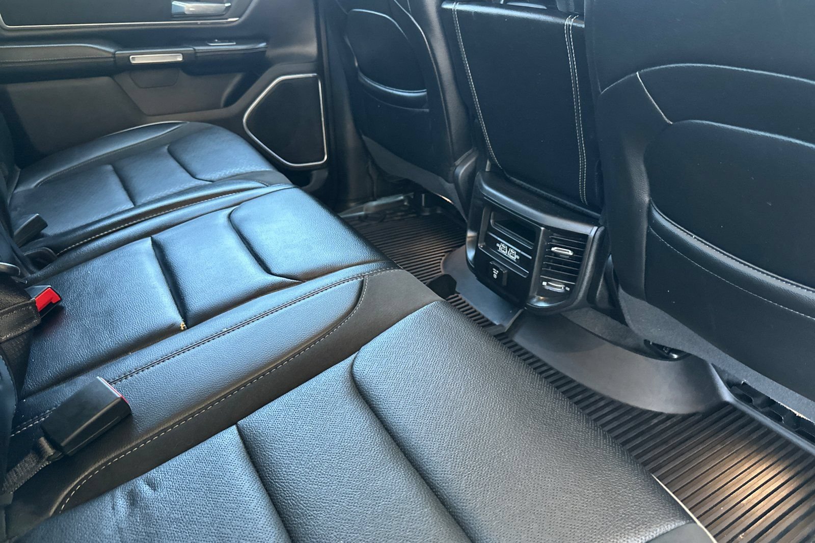 Used 2022 RAM 1500 Laramie AWD/4WD image 16