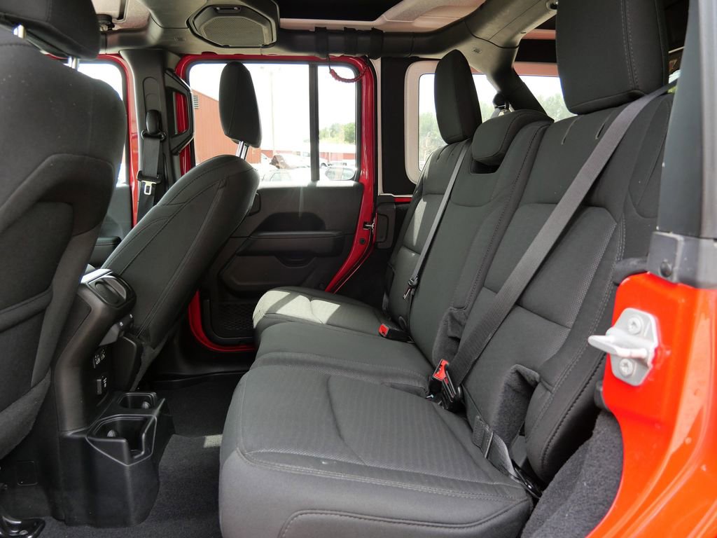 Used 2019 Jeep Wrangler Unlimited Sahara w/ Cold Weather Group AWD/4WD image 11