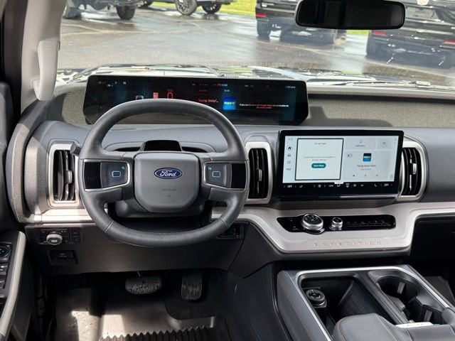 Certified 2025 Ford Expedition Active AWD/4WD image 3