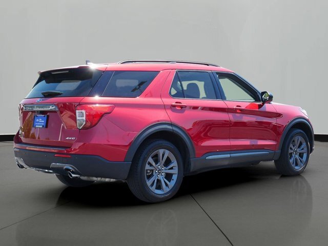 Certified 2024 Ford Explorer XLT w/ Equipment Group 202A AWD/4WD image 3
