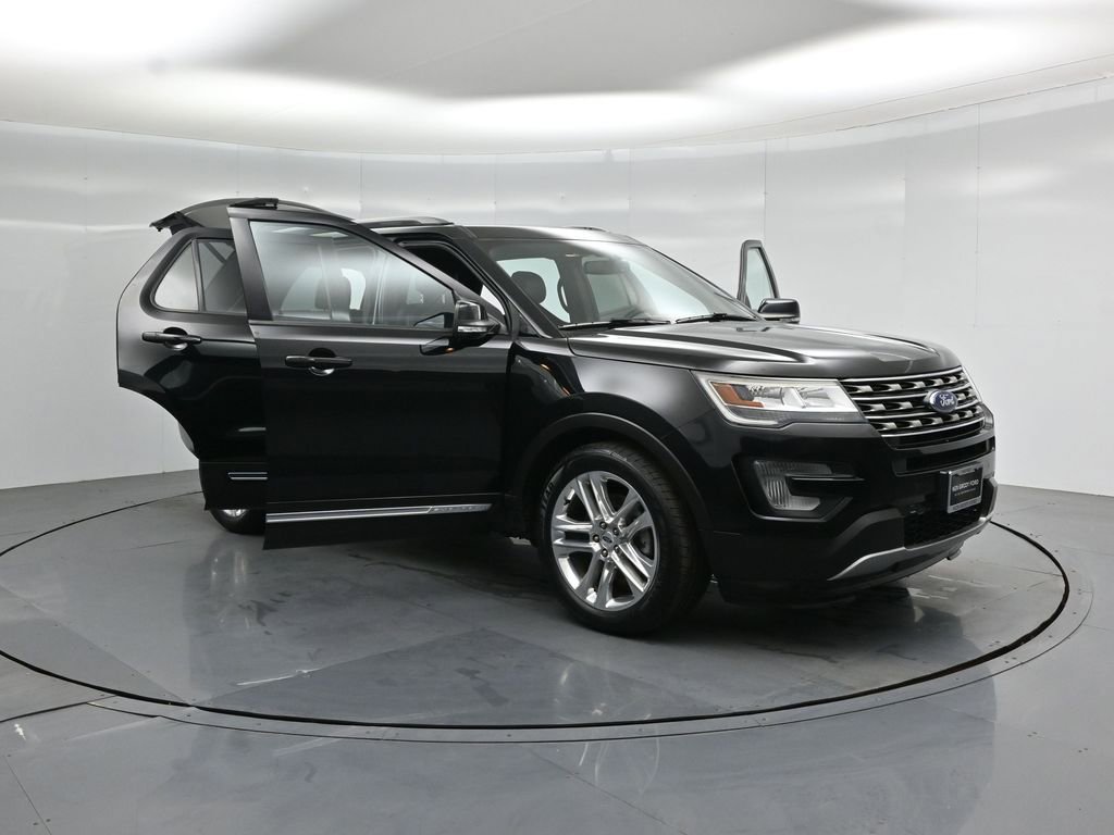 Certified 2017 Ford Explorer XLT w/ Equipment Group 202A image 36