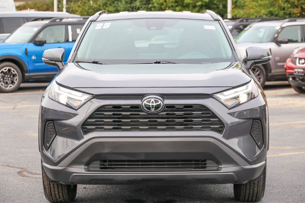 Used 2025 Toyota RAV4 XLE AWD/4WD image 15