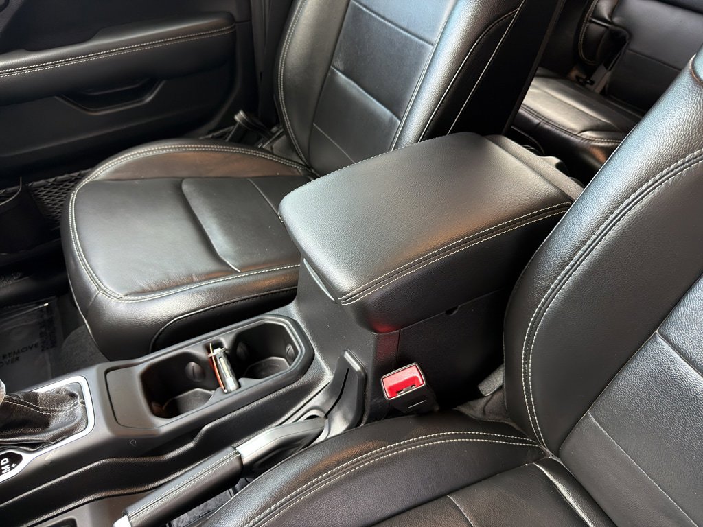 Used 2020 Jeep Wrangler Unlimited Sahara AWD/4WD image 32
