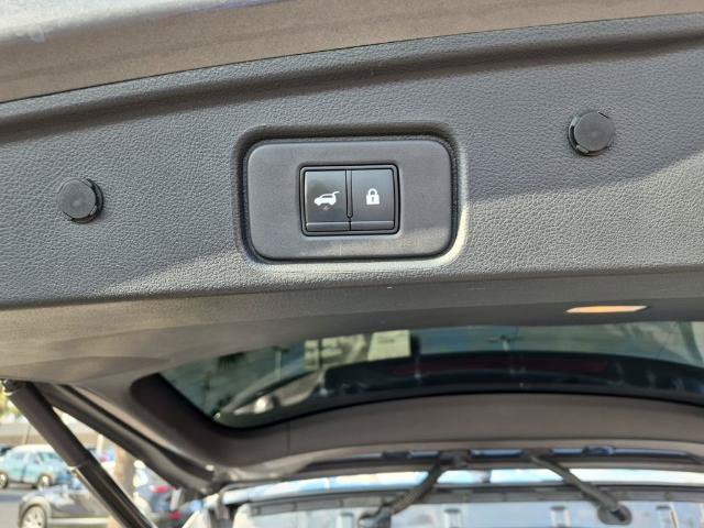 Used 2022 Nissan Pathfinder SL w/ Lighting Package (N92) AWD/4WD image 20