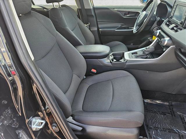 Used 2021 Toyota RAV4 LE AWD/4WD image 19