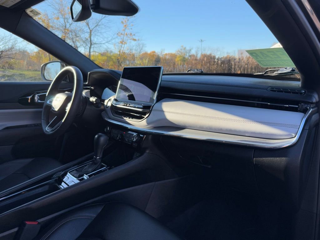 Used 2024 Jeep Compass Limited image 17