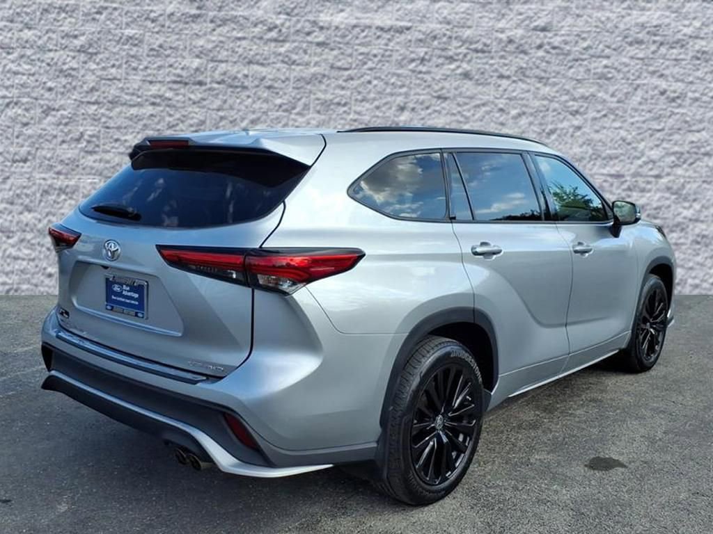Used 2023 Toyota Highlander XSE image 3