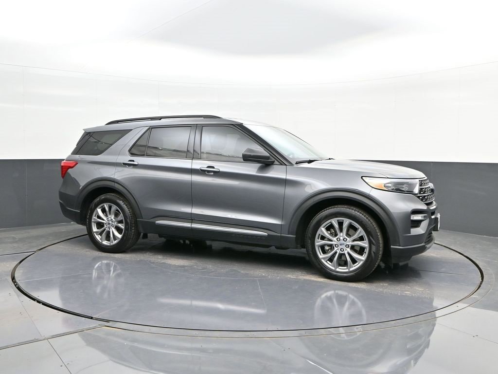 Certified 2021 Ford Explorer XLT w/ Equipment Group 202A image 17