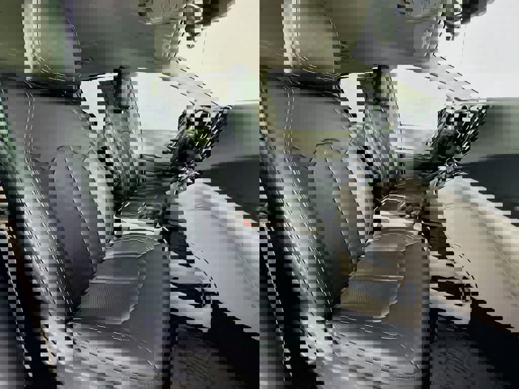 Used 2024 Chrysler Pacifica Touring-L image 15