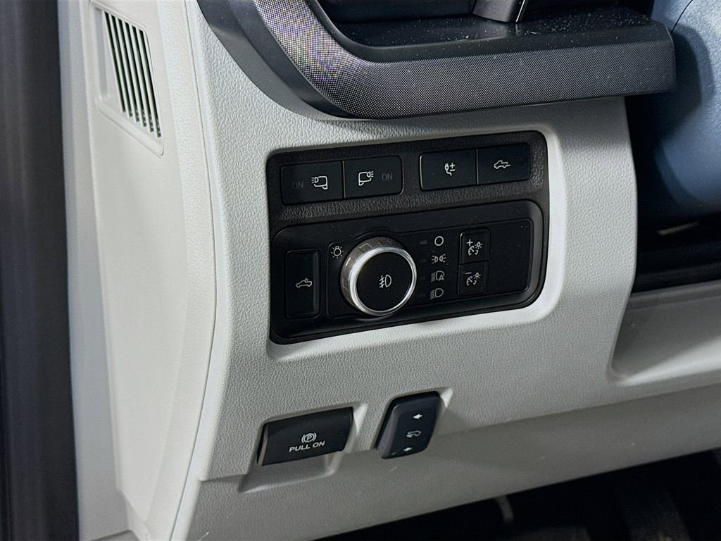 Certified 2023 Ford F350 Limited w/ FX4 Off-Road Package image 18