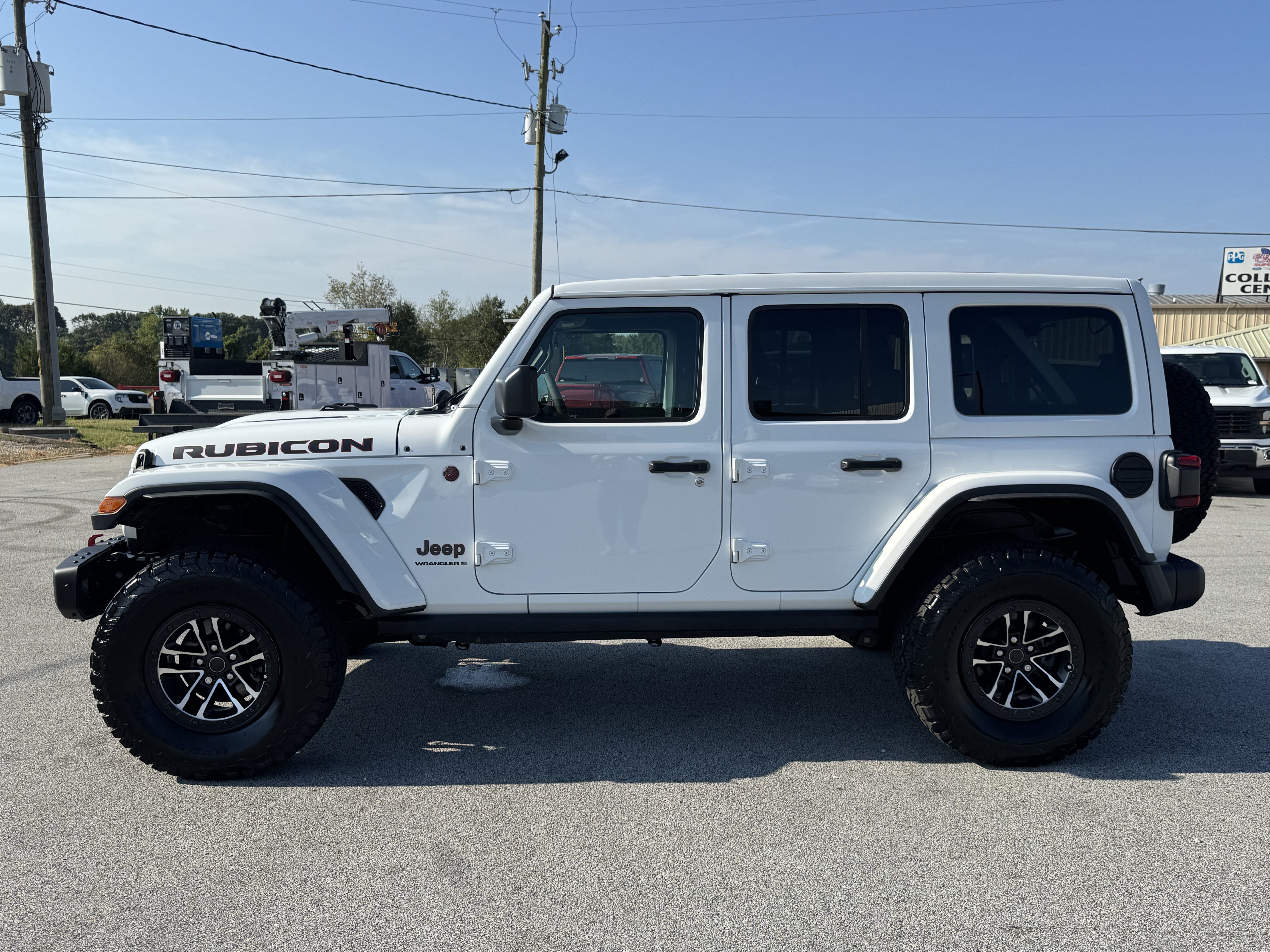 Used 2024 Jeep Wrangler Unlimited Rubicon AWD/4WD image 8