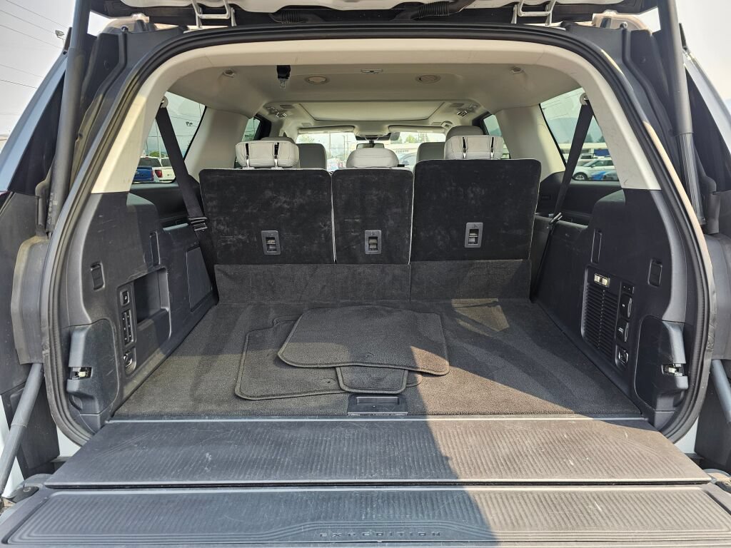 Certified 2025 Ford Expedition Max Platinum w/ Driver's Package AWD/4WD image 15