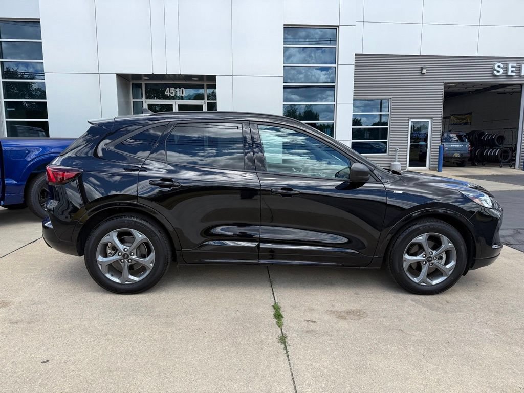 Certified 2023 Ford Escape ST-Line w/ Tech Pack #1 FWD image 11