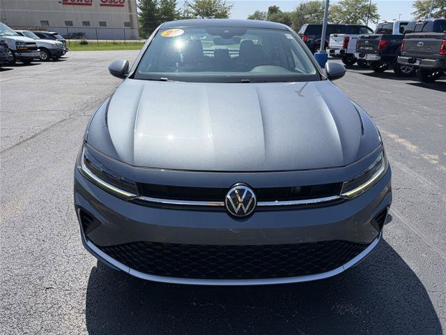 Used 2025 Volkswagen Jetta SE FWD image 2