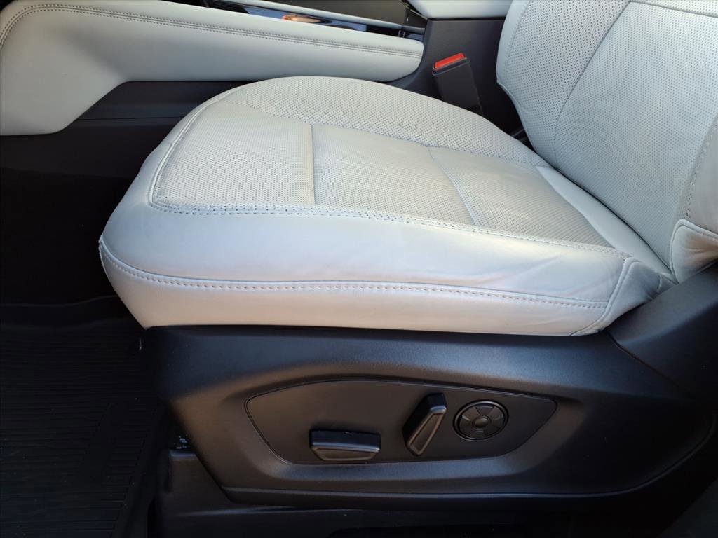 Certified 2025 Ford Explorer Platinum w/ Ultimate Package image 11