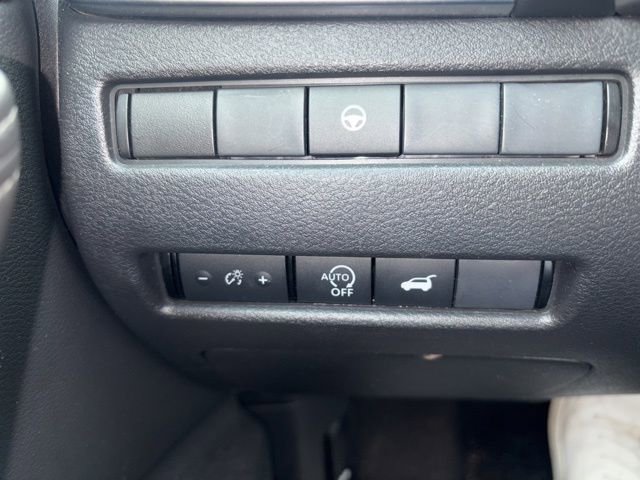 Used 2024 Nissan Rogue SV FWD image 23
