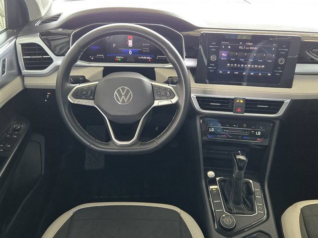 Used 2025 Volkswagen Taos SE AWD/4WD image 30