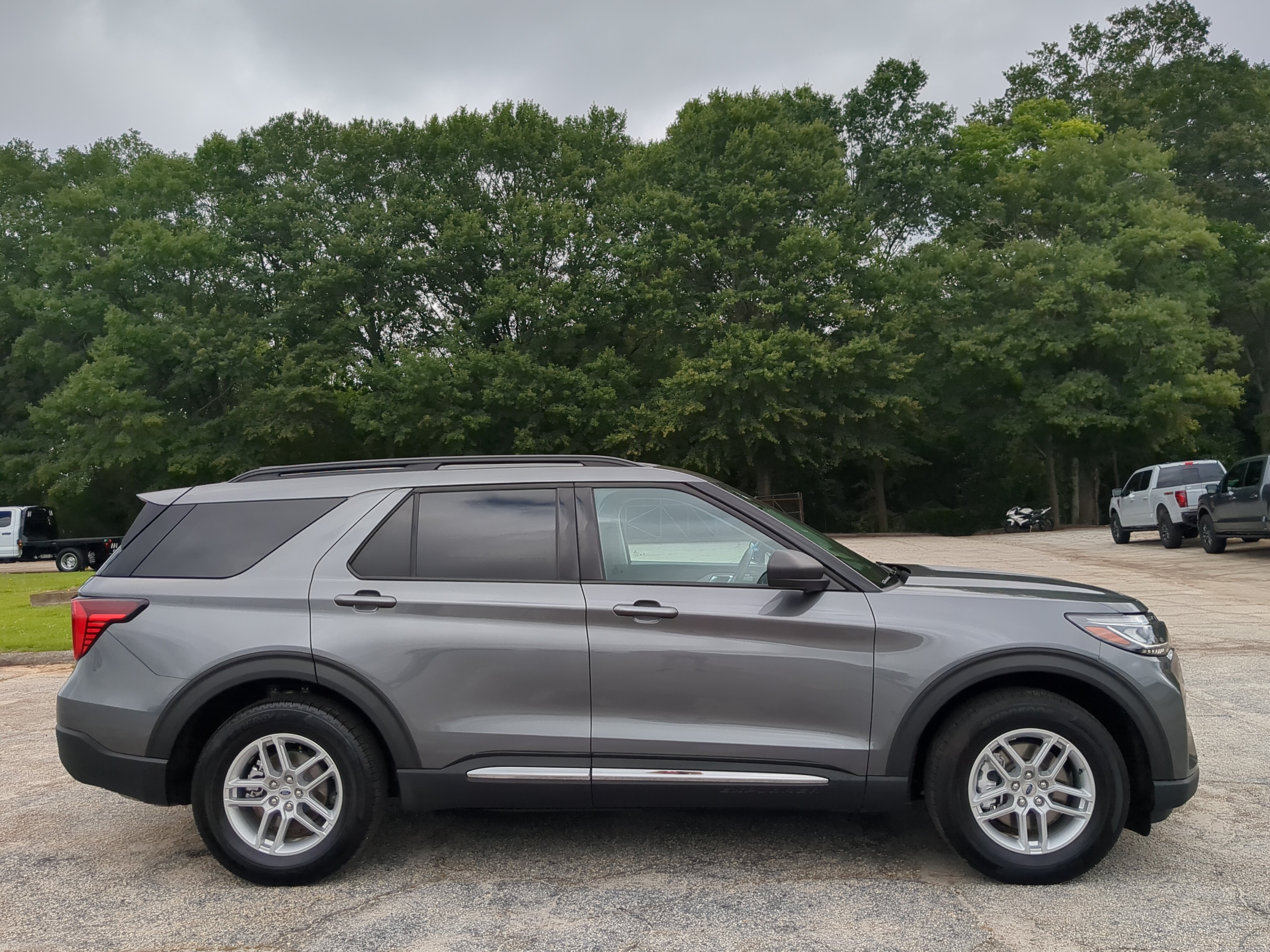 Certified 2025 Ford Explorer Active w/ Active Comfort Package RWD image 2