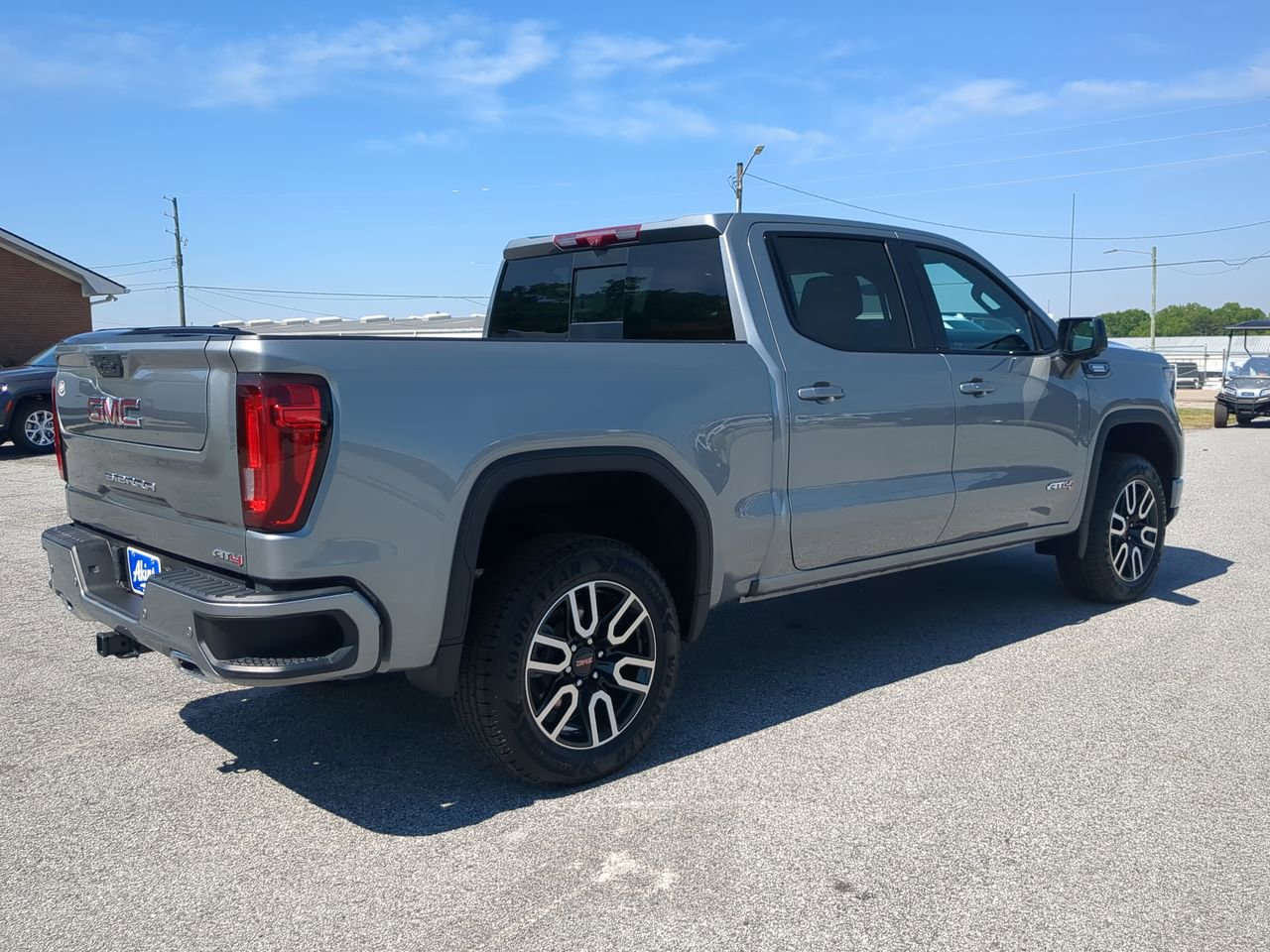 Used 2023 GMC Sierra 1500 AT4 w/ Technology Package AWD/4WD image 3