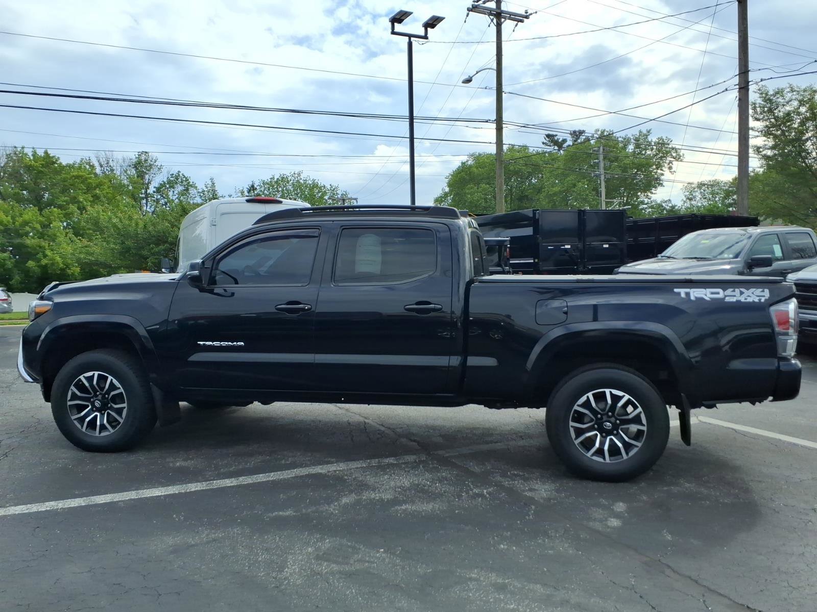 Used 2020 Toyota Tacoma TRD Sport w/ TRD Premium Sport Package AWD/4WD image 6