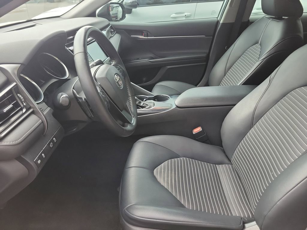 Used 2020 Toyota Camry SE FWD image 31