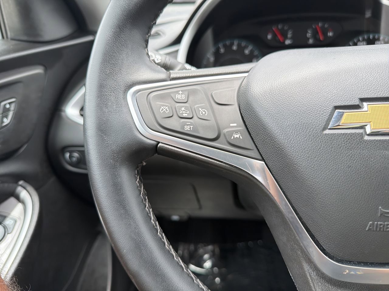 Used 2023 Chevrolet Malibu RS FWD image 25