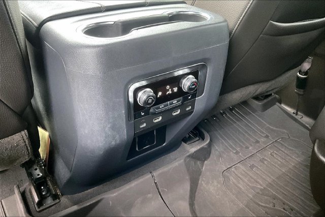 Used 2021 GMC Yukon Denali w/ Denali Premium Package RWD image 36