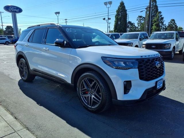 Certified 2025 Ford Explorer ST AWD/4WD image 3