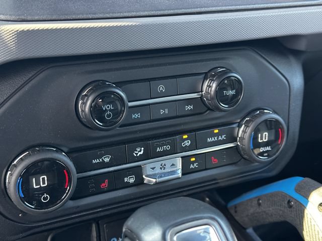 Certified 2024 Ford Bronco Black Diamond AWD/4WD image 24