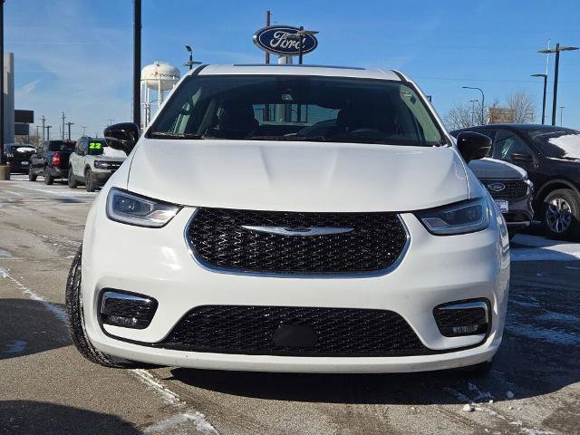 Used 2024 Chrysler Pacifica Limited image 5