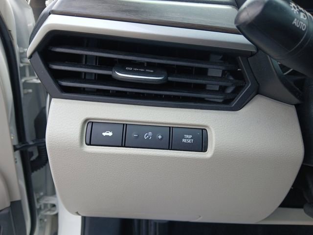 Used 2025 Nissan Altima 2.5 SV FWD image 18